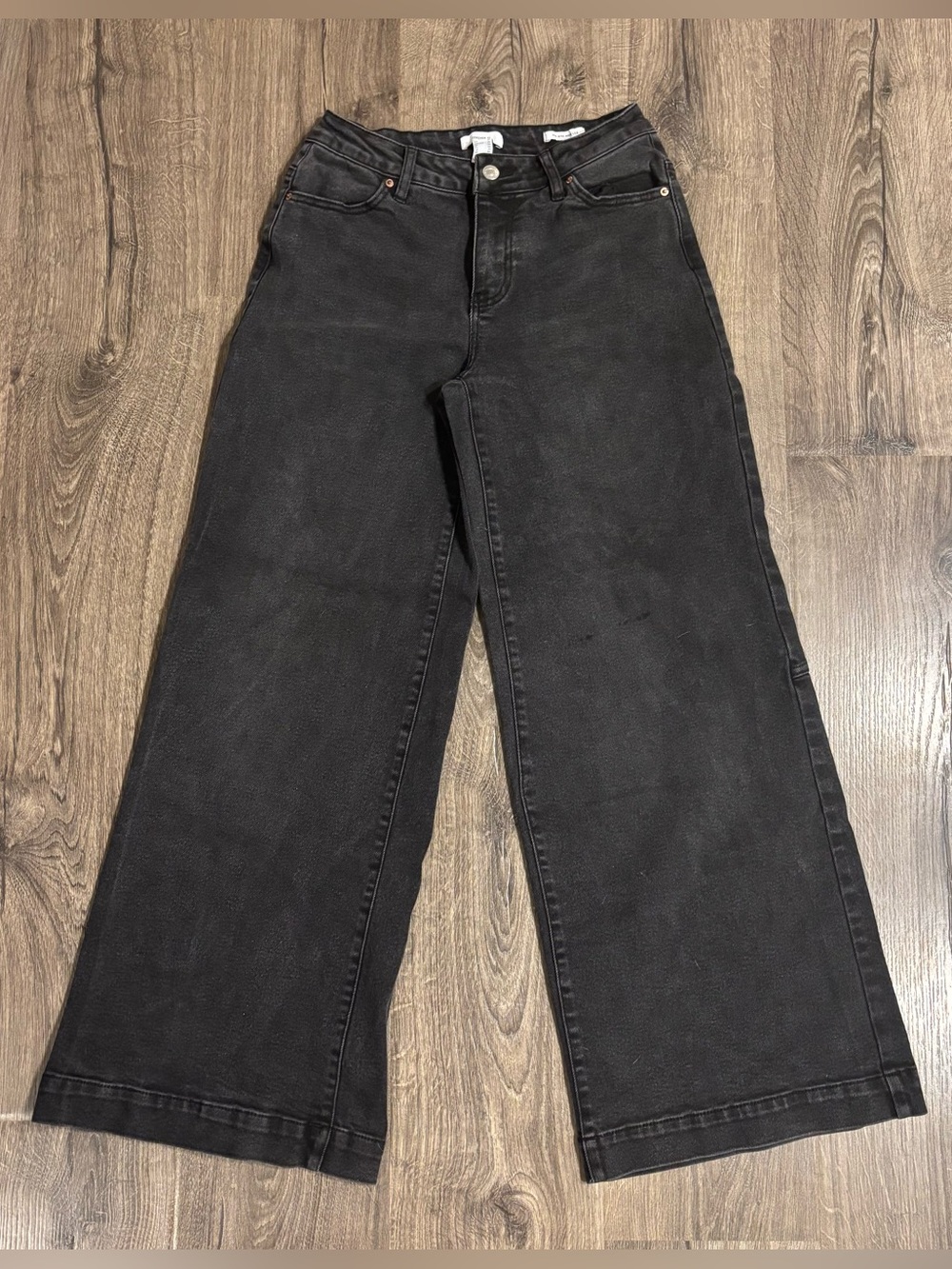 Forever 21 Faded Black Wash Wide-Leg Mid-Rise Jeans Women’s size 25